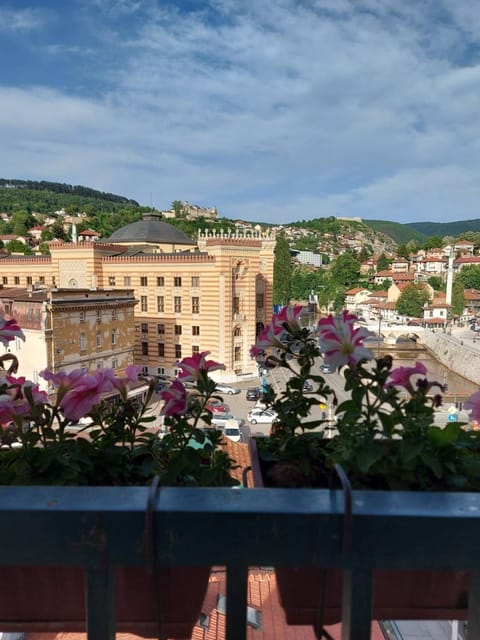 Nearby landmark, Balcony/Terrace, City view, Street view