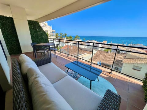 Day, View (from property/room), Balcony/Terrace, Seating area, Dining area, Sea view