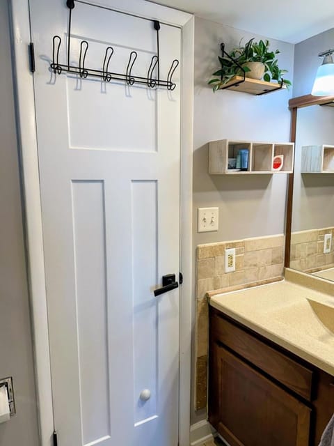 Beachfront Condo Panama City Beach Gulf Front Views walk to Pineapple Willy's Apartment hotel in Panama City Beach