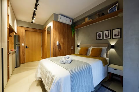 Bed, TV and multimedia, Photo of the whole room, Bedroom, wardrobe, air conditioner