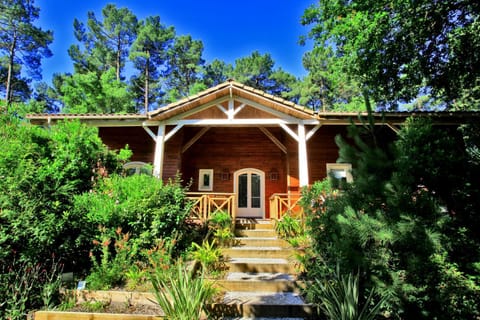 Property building, Patio, Facade/entrance