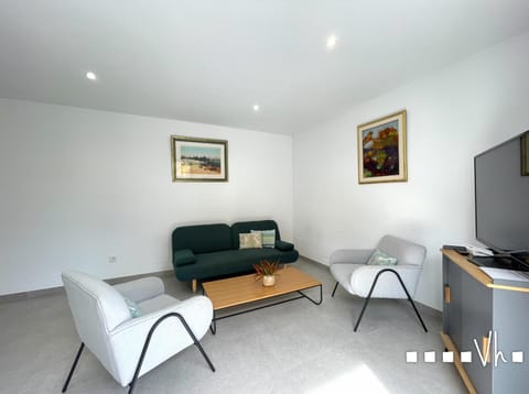 Communal lounge/ TV room, Living room