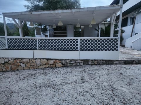 Property building, Restaurant/places to eat