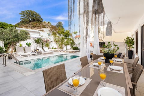 Property building, Patio, Day, View (from property/room), Balcony/Terrace, Balcony/Terrace, Dining area, Pool view, Swimming pool, Drinks, sunbed