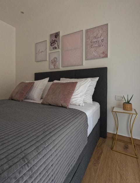 Sea and mountain view apartments Apartment in Split-Dalmatia County