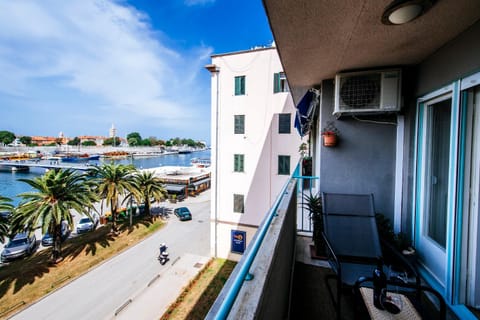 Property building, Balcony/Terrace, City view, Street view