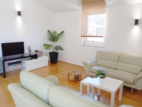 Barba Luka, near beach, beautiful views Apartment in Šibenik-Knin County, Croatia