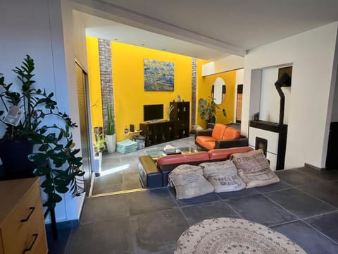 Loft atypique 192m2, terrasse, aux portes de Lille Villa in Flanders