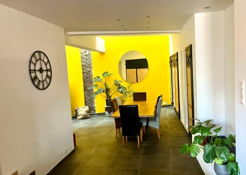 Loft atypique 192m2, terrasse, aux portes de Lille Villa in Flanders