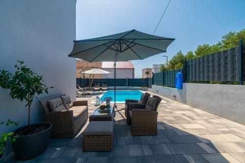 Patio, Swimming pool, Swimming pool