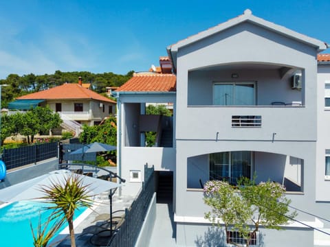 Property building, Balcony/Terrace, Pool view, Swimming pool