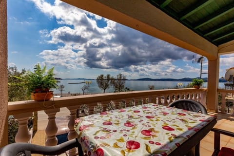 Mare-More studio w balcony and beach front and view Apartment in Zadar