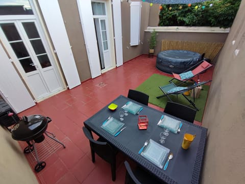 Patio, Dining area