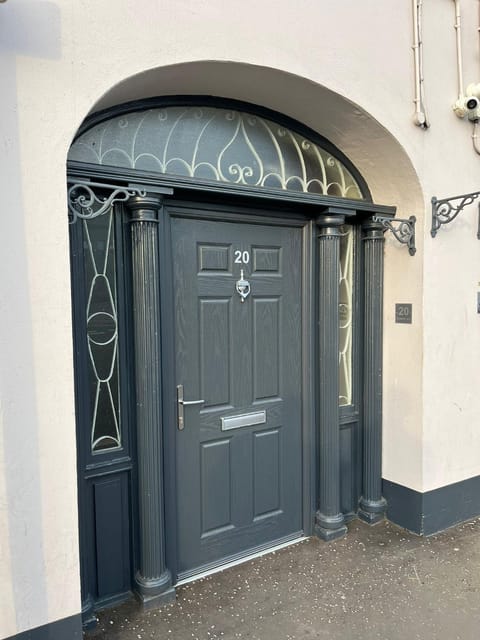 3 Bedroom Apartment, Ballymena, The Wee Stop Gap Apartment in Northern Ireland