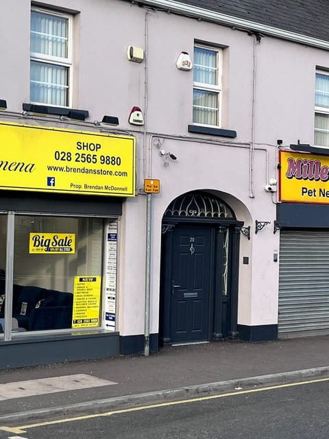 3 Bedroom Apartment, Ballymena, The Wee Stop Gap Apartment in Northern Ireland