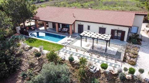 Property building, Garden view, Pool view, Swimming pool, sunbed