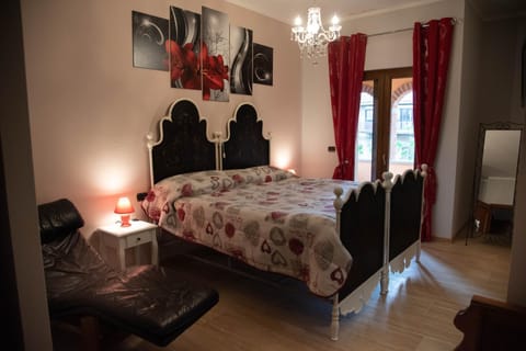 Bed, Photo of the whole room