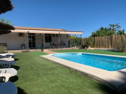 Property building, Garden, Swimming pool, Swimming pool