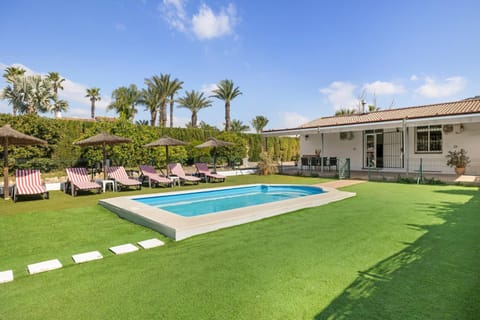 Property building, Garden, Swimming pool