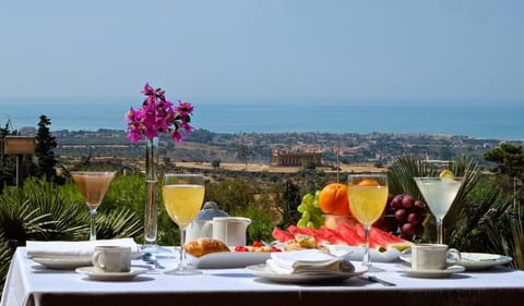 Garden, Balcony/Terrace, Food and drinks, Landmark view