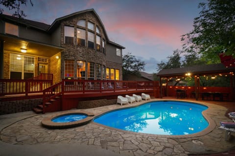 Property building, Patio, Pool view, Swimming pool, sunbed