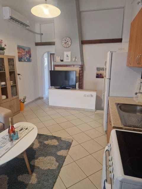 TV and multimedia, Kitchen or kitchenette, Living room, Dining area, Breakfast, pet friendly, stove