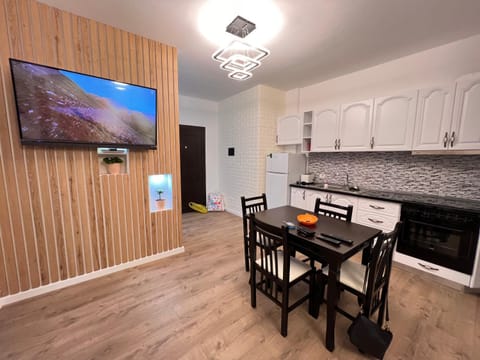 TV and multimedia, Kitchen or kitchenette, Seating area, Dining area