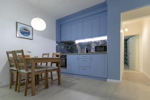 Kitchen or kitchenette, Dining area, Communal kitchen