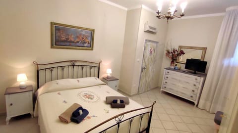 Bedroom, wardrobe, air conditioner