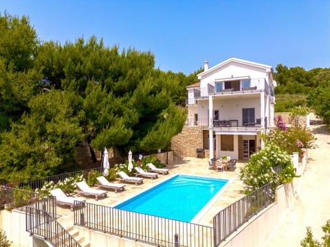 Spacious new villa with pool above the pristine beach - FIRST SEASON PRICING!!! Villa in Šibenik-Knin County, Croatia