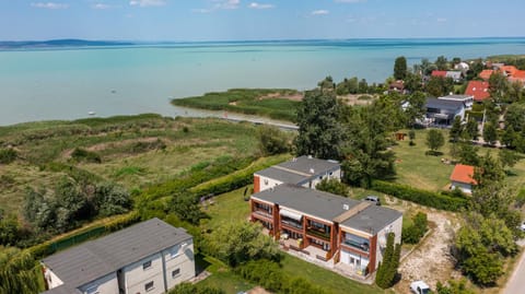 Property building, Nearby landmark, Day, Natural landscape, Bird's eye view, City view, Lake view