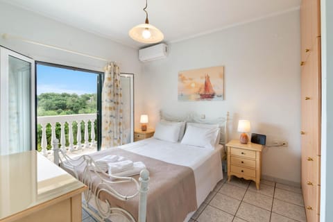 Bed, Balcony/Terrace, Bedroom