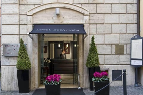 Facade/entrance