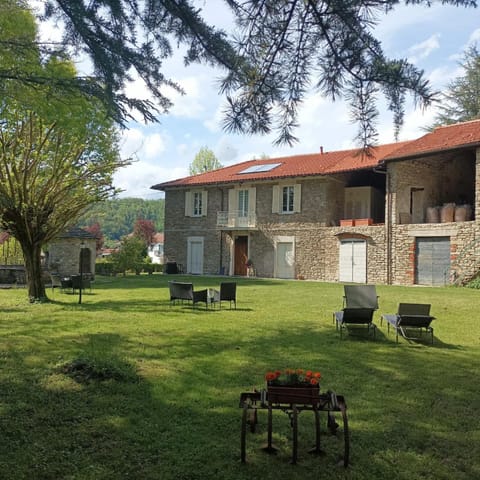 Property building, Natural landscape, Garden, Garden view, sunbed