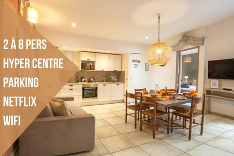 TV and multimedia, Kitchen or kitchenette, Living room, Seating area, Dining area, minibar