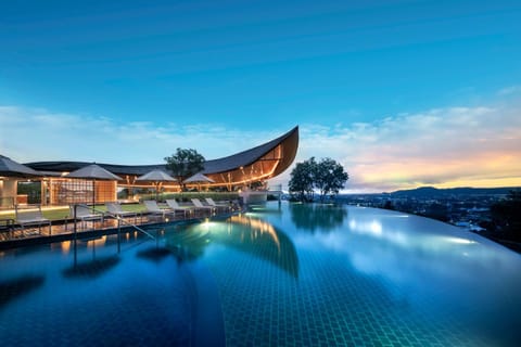 Property building, Natural landscape, Activities, Lobby or reception, Lounge or bar, City view, Landmark view, Pool view, Swimming pool, sunbed