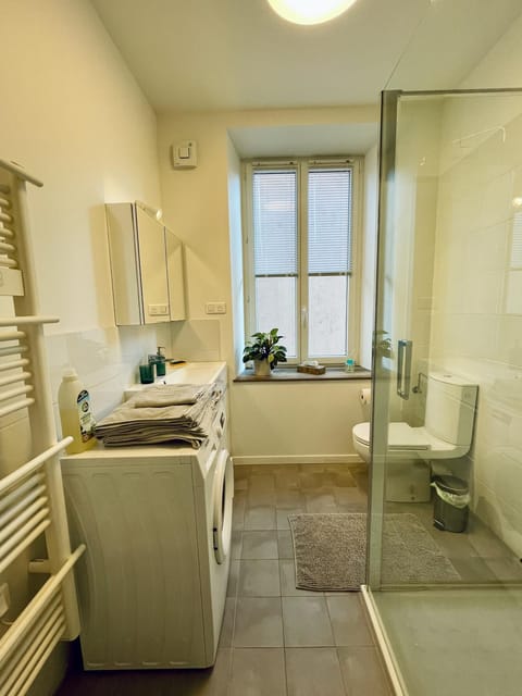 Shower, Bathroom, washing machine