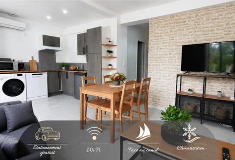 Living room, Seating area, Dining area, stove, kitchen