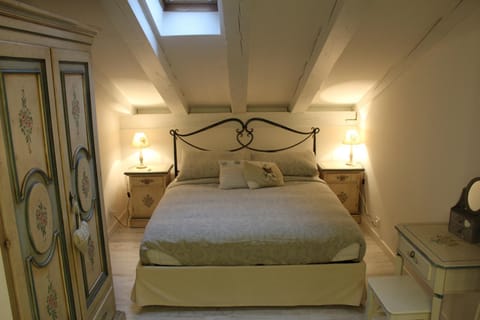 Bed, Photo of the whole room, wardrobe