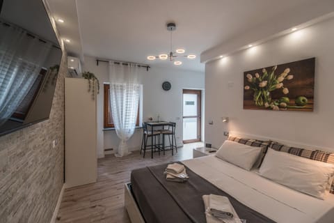 Bed, Living room, Photo of the whole room, Bedroom