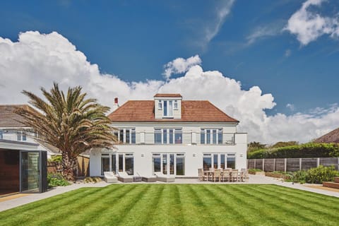 Property building, Garden, Garden, Balcony/Terrace, Balcony/Terrace