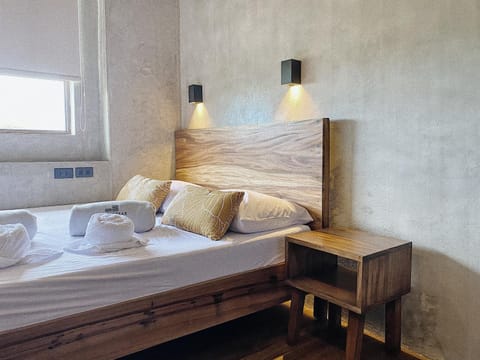 Bed, towels