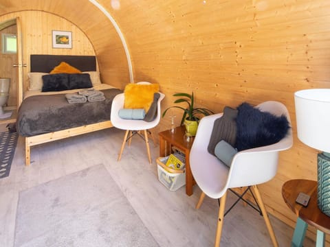 Seating area, Bedroom