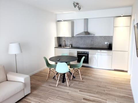 Dining area, kitchen