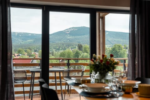 Balcony/Terrace, Mountain view