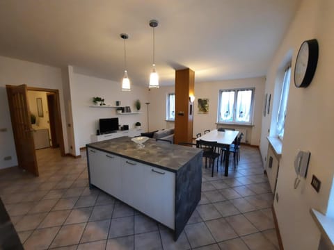 Communal lounge/ TV room, TV and multimedia, Dining area, kitchen