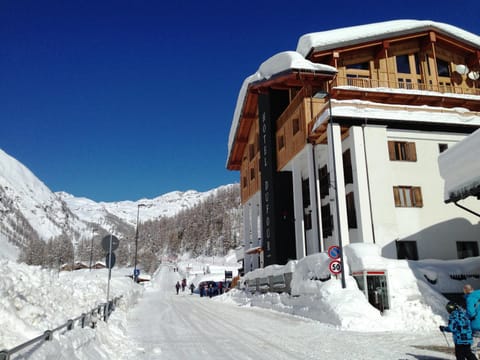Property building, Property building, Winter