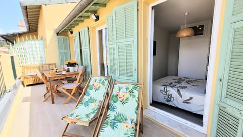Patio, sunbed