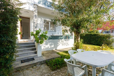 Facade/entrance, Garden, Balcony/Terrace, Dining area, Garden view