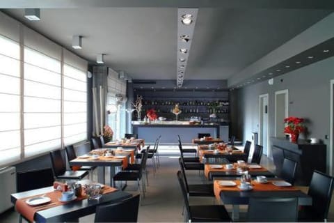 Restaurant/places to eat, Restaurant/places to eat